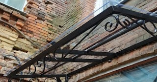 Угловые козырьки для частных домов и входов в Санкт-Петербурге - ПК МЕТАЛИСТА от 1791 рублей